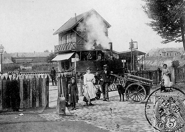 St-Quentin, gare de Rocourt
On distingue sur le flanc du talus au fond à droite la rampe de la ligne du Cambrésis.
