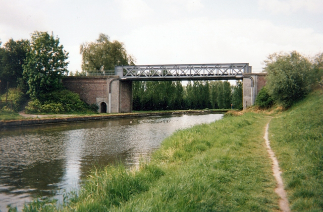 St-Quentin SNCF - Rocourt  1995
St-Quentin, pont sur le canal
Bridge over the canal
